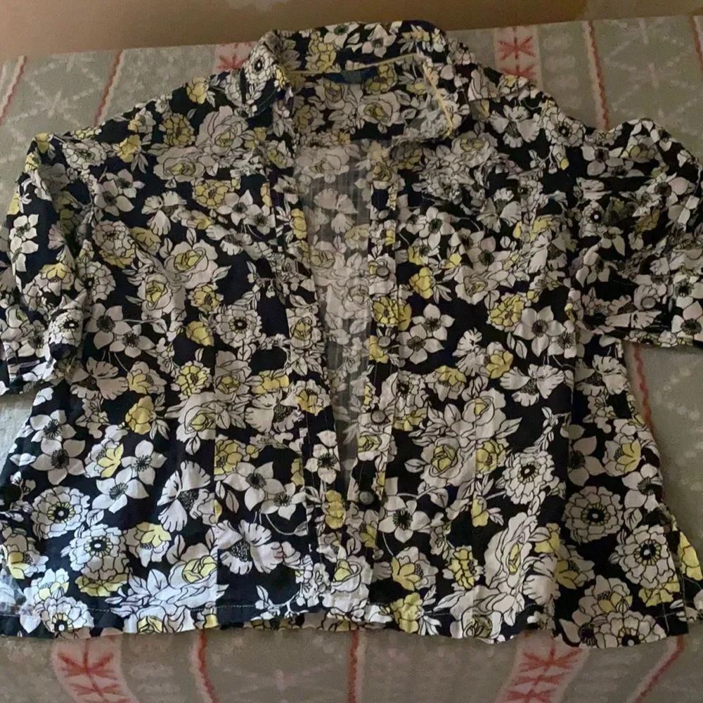 Karen Scott petites Floral Button Down Blouse sz.M